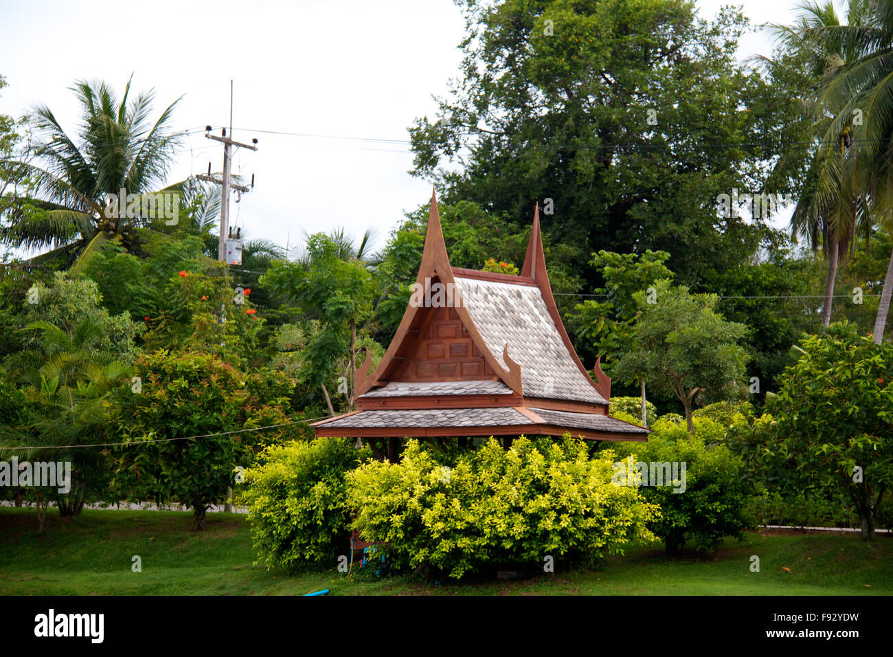 Thai building on the river Stock Photo - Alamy