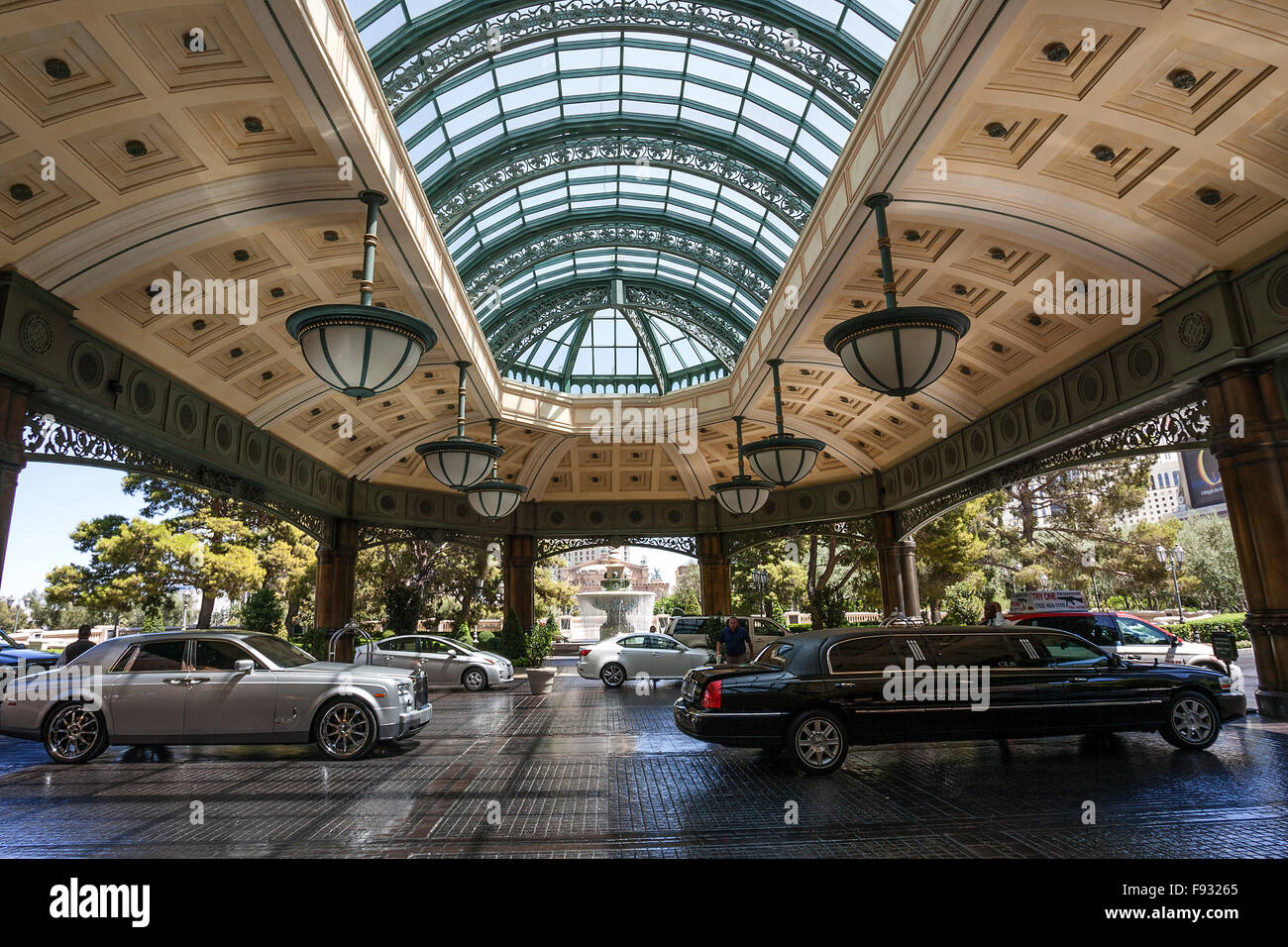 Entrance bellagio hotel hi-res stock photography and images - Alamy
