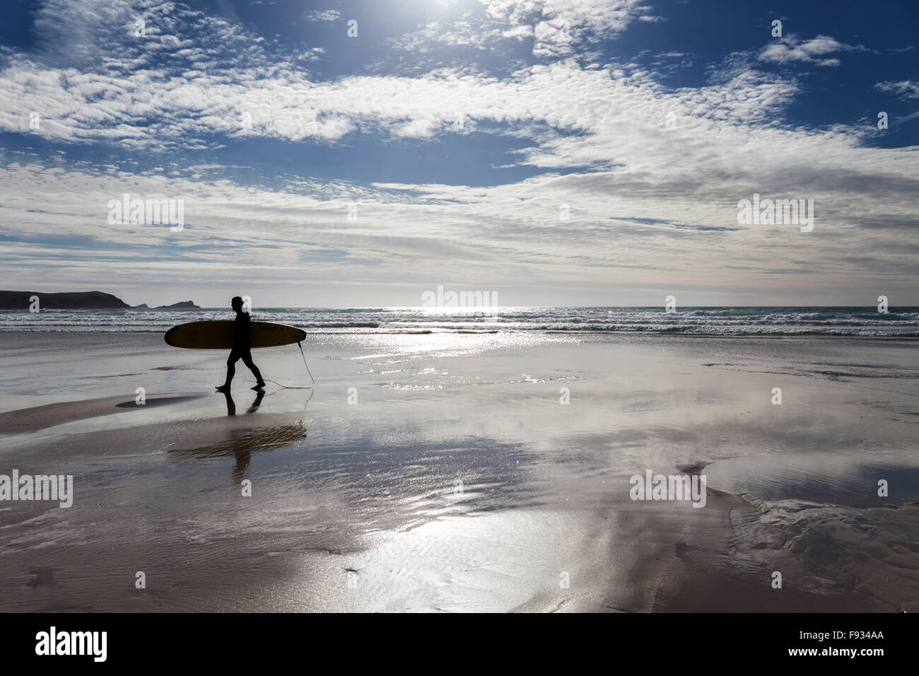 Silhouette of surfer walking with surfboard on Fistral beach, Newquay, Cornwall, England, UK Stock Photo