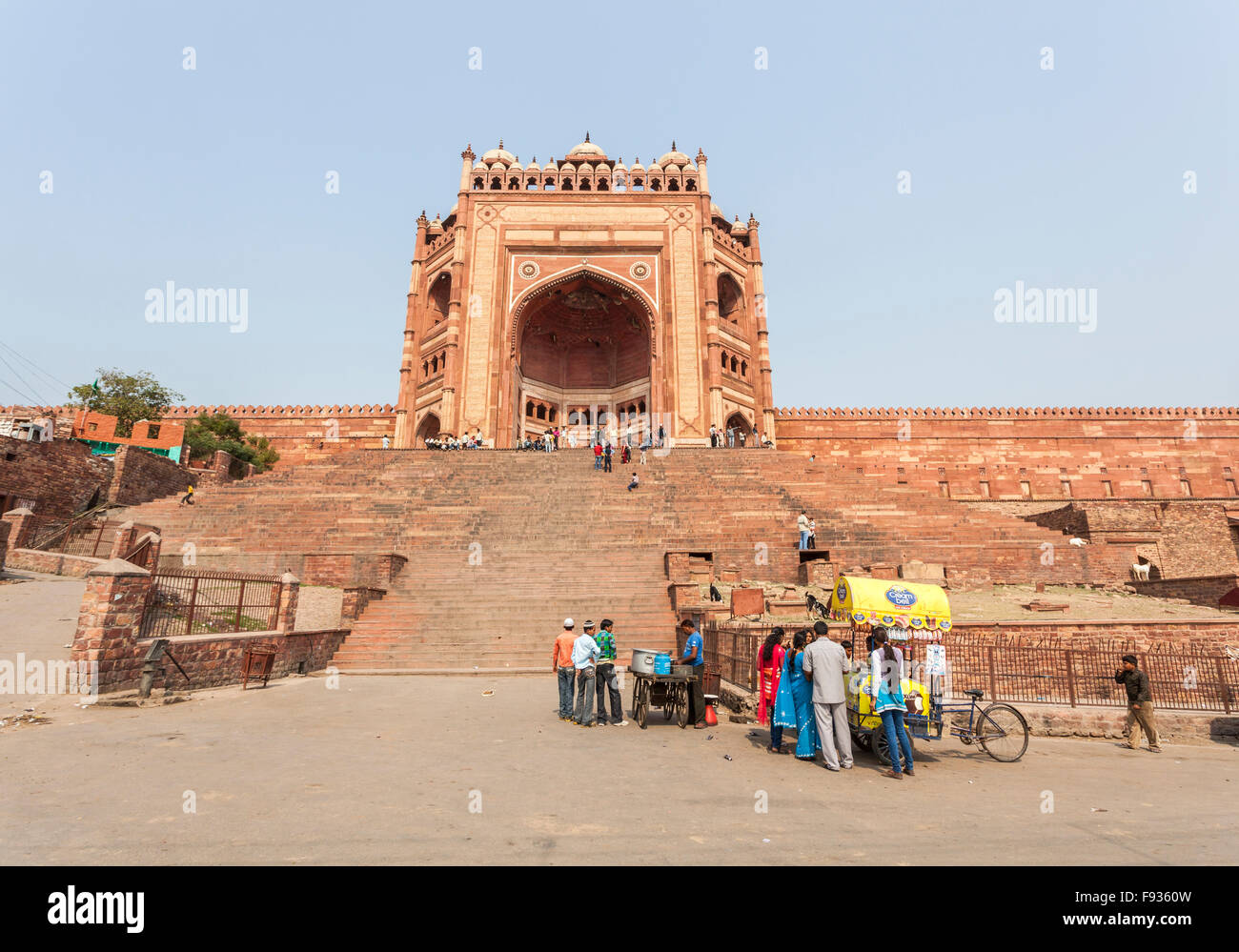 Indian sightseeing: Buland Darwaza (Gate of Magnificence), entrance to the Fatehpur Sikri complex, in the Agra District of Uttar Pradesh, India Stock Photo