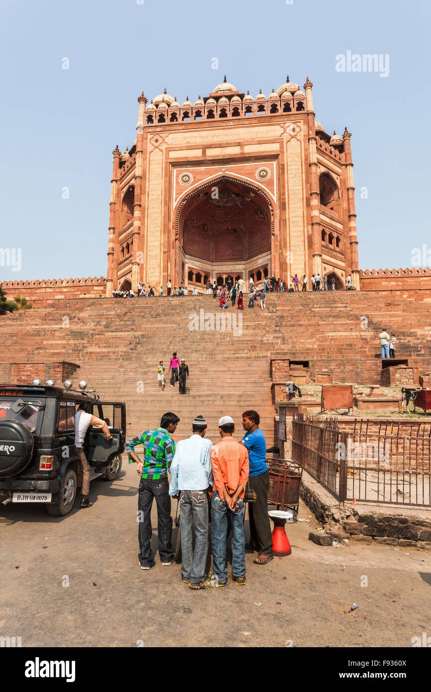 Indian sightseeing: Buland Darwaza (Gate of Magnificence), entrance to the Fatehpur Sikri complex, in the Agra District of Uttar Pradesh, India Stock Photo