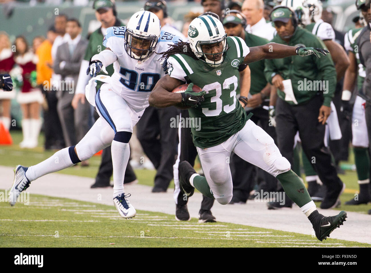 East Rutherford, New Jersey, USA. 13th Dec, 2015. New York Jets running back Chris Ivory (33) runs with the ball away from Tennessee Titans cornerback Perrish Cox (29) during the NFL game between the Tennessee Titans and the New York Jets at MetLife Stadium in East Rutherford, New Jersey. The New York Jets won 30-8. Christopher Szagola/CSM/Alamy Live News Stock Photo