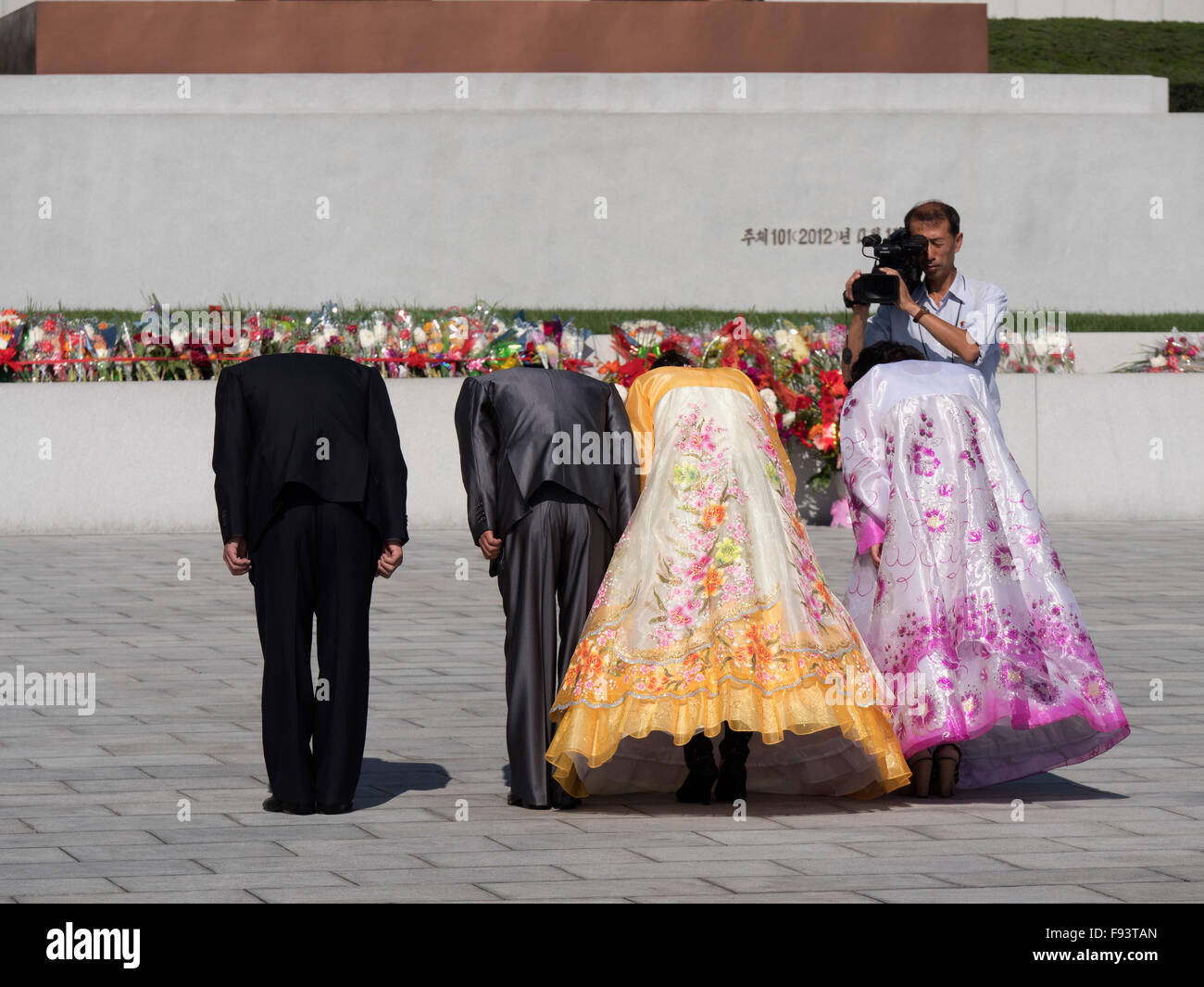 Bridal Couples At Mansudae Monument Pyongyang North Korea Asia Stock Photo Alamy