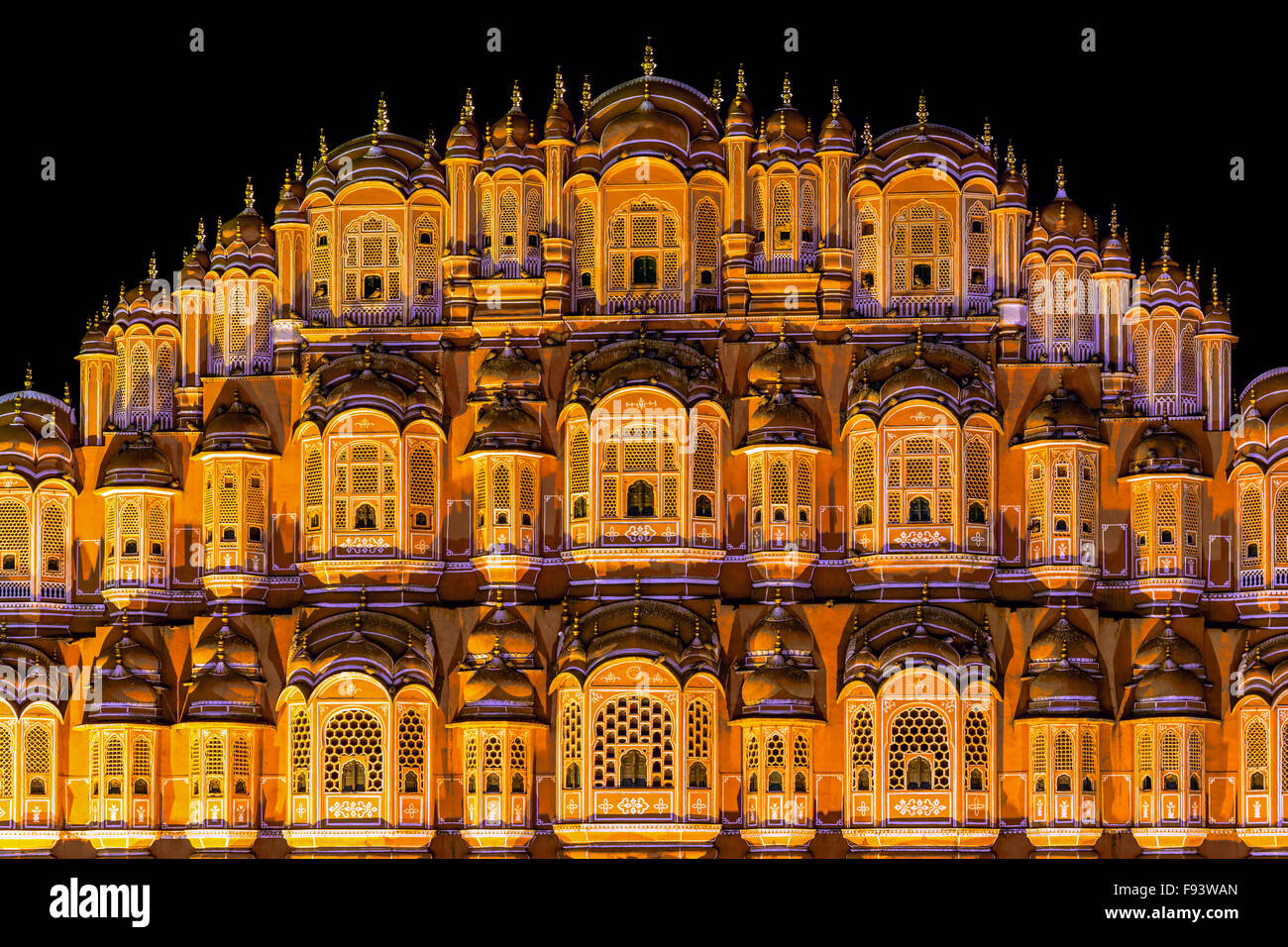 Night shot of the facade of the Hawa Mahal, Palace of the Winds, Jaipur, Rajasthan, India Stock Photo