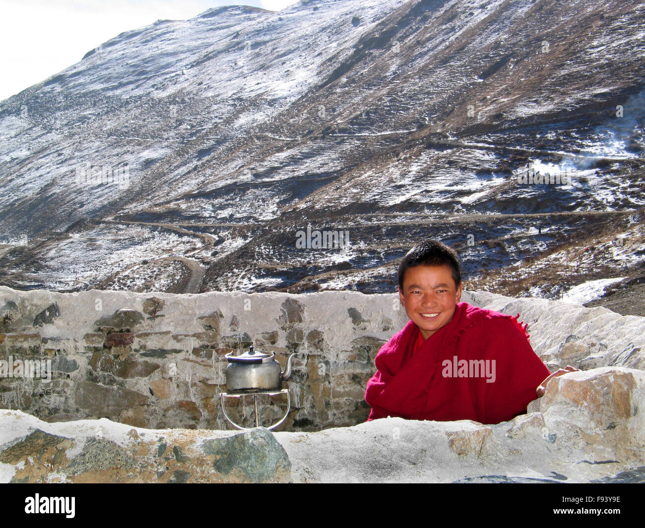 Tibetan monk making tea Stock Photo Alamy