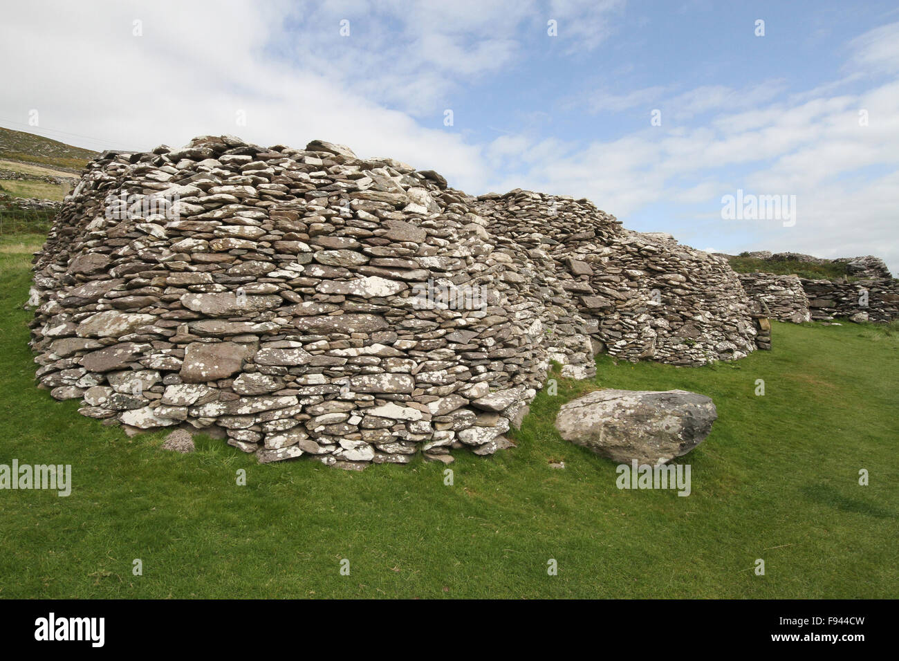 Beehive huts at Fahan on the Dingle Peninsula Stock Photo - Alamy