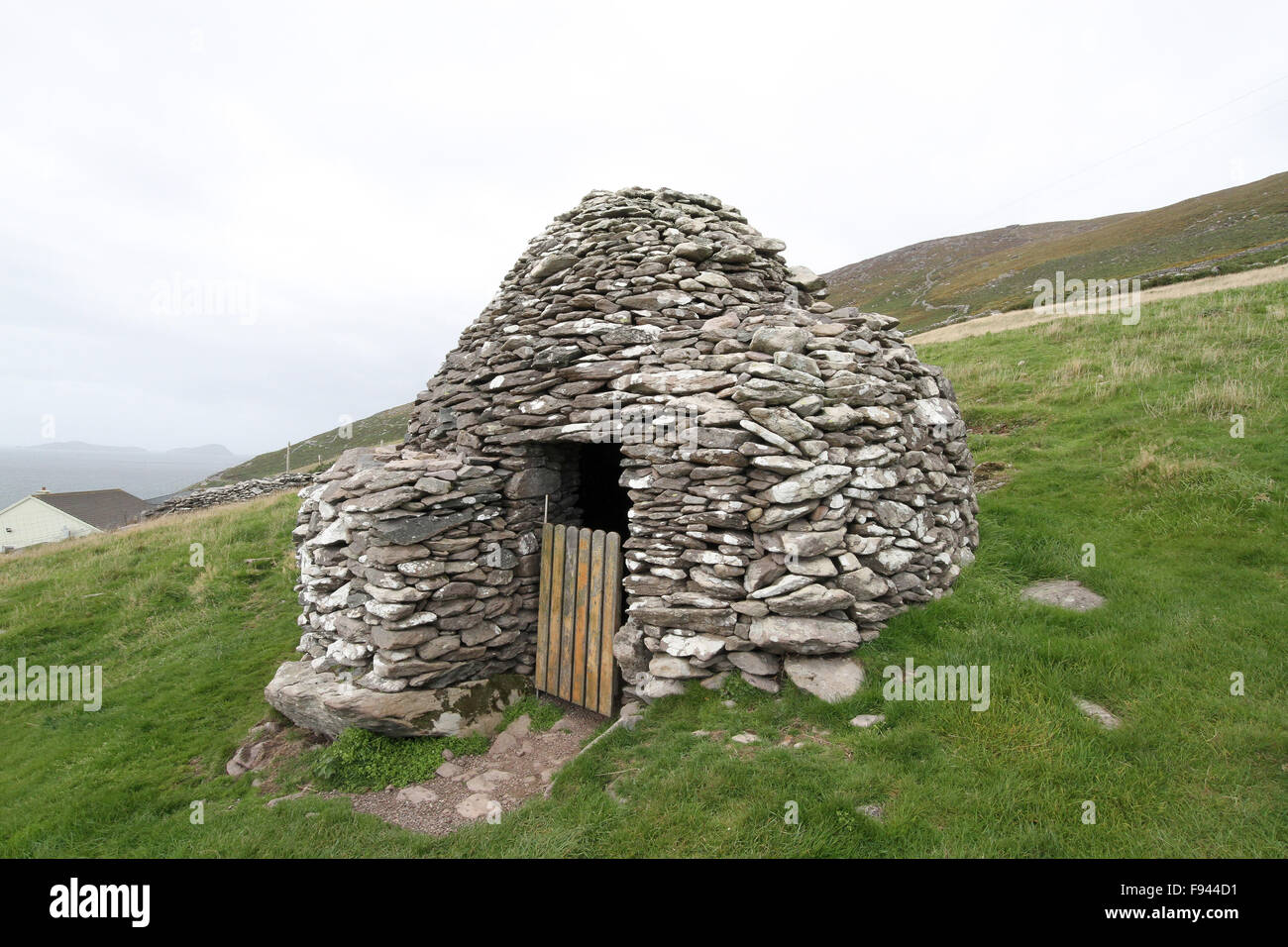 Beehive hut in Ireland at Fahan on the Dingle Peninsula Stock Photo