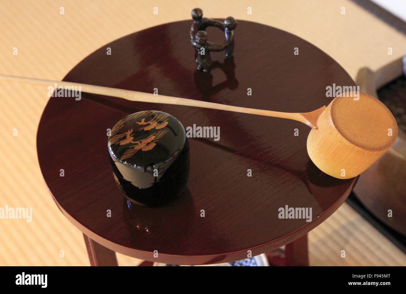 Accessories for the japanese tea ceremony hires stock photography and