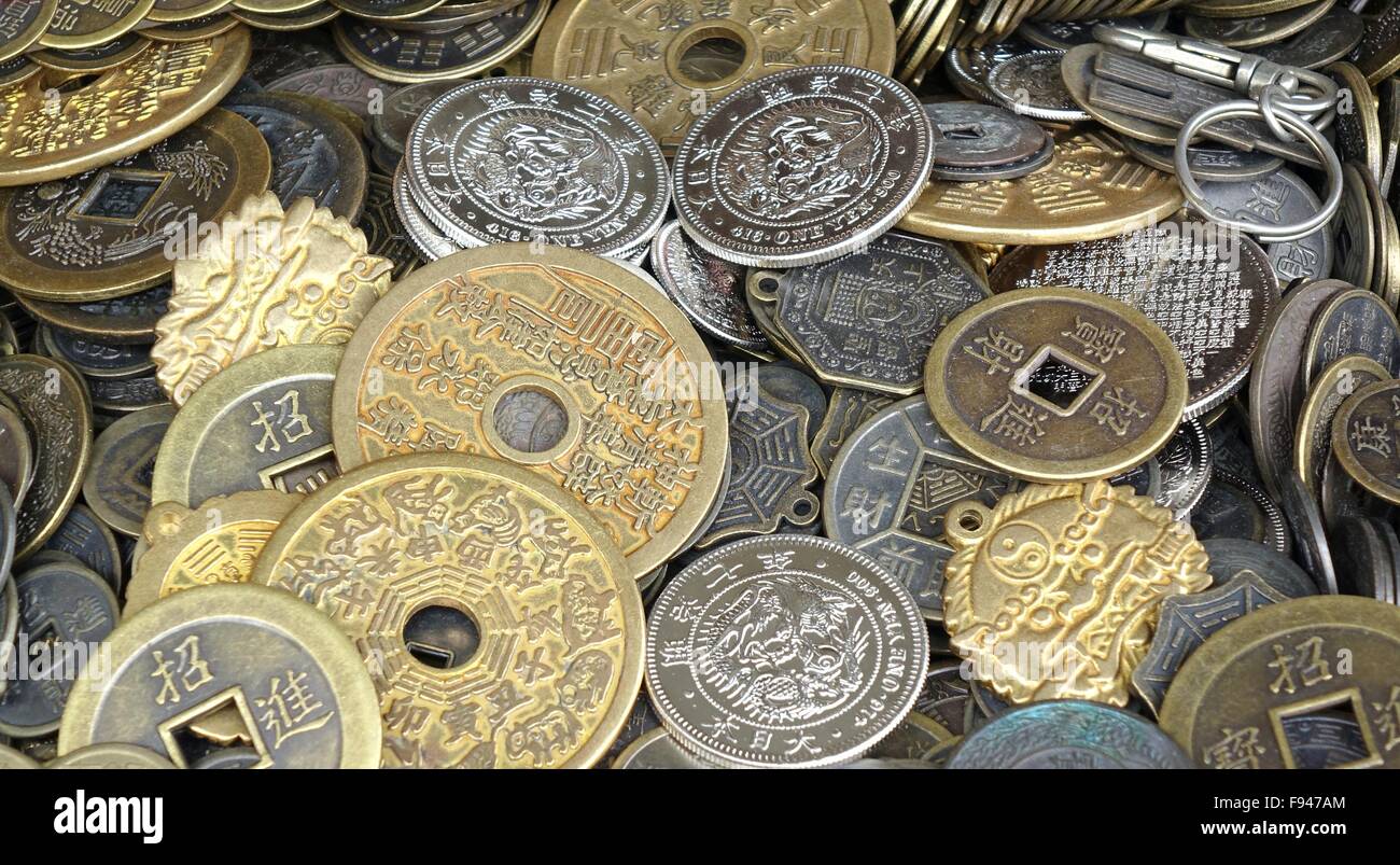 Old copper coins hi-res stock photography and images - Alamy