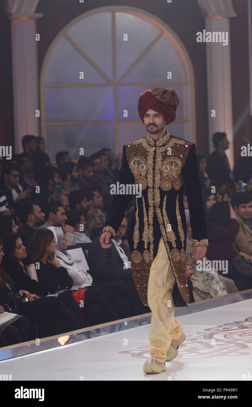Lahore, Pakistan. 13th Dec, 2015. Pakistani model presents the creation ...