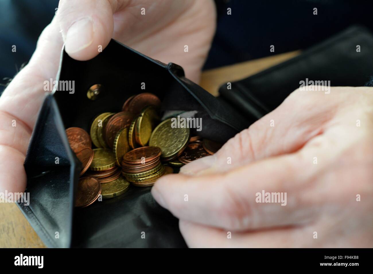 Elderly man counting his money, Germany, city of Osterode, 10. December 2015. Photo: Frank May Stock Photo