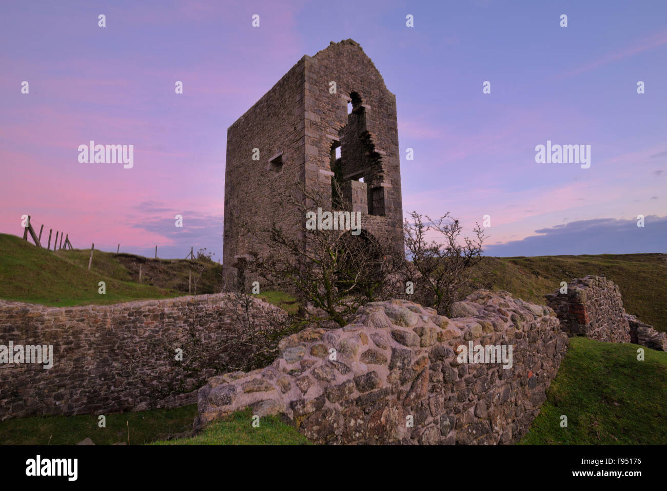 Holmans Engine House at South Caradon Copper Mine Stock Photo Alamy