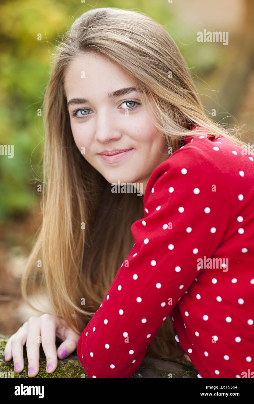 Outdoor portrait of beautiful young girl smiling Stock Photo - Alamy