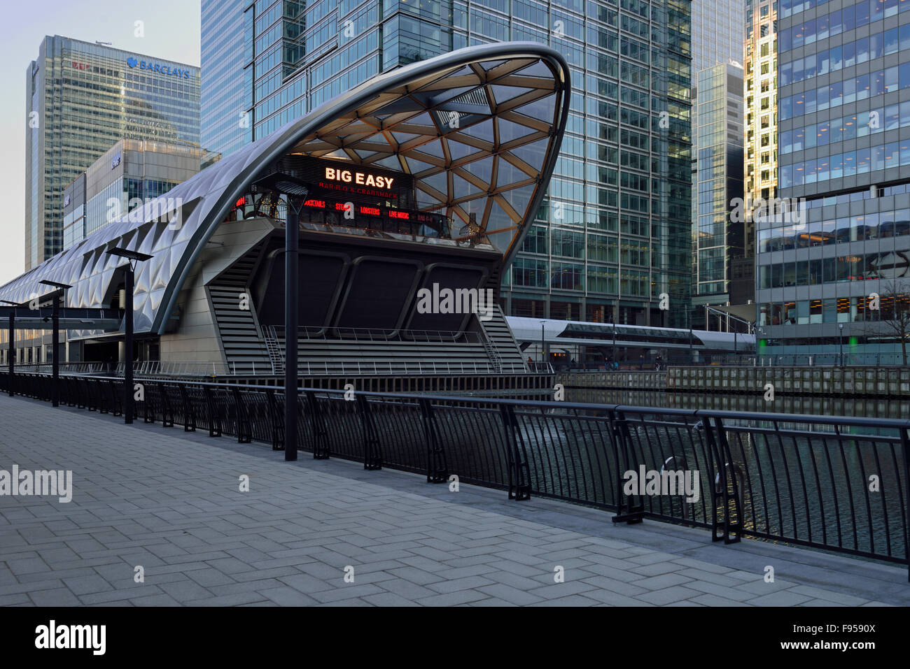 Canary wharf shopping mall hi-res stock photography and images - Alamy