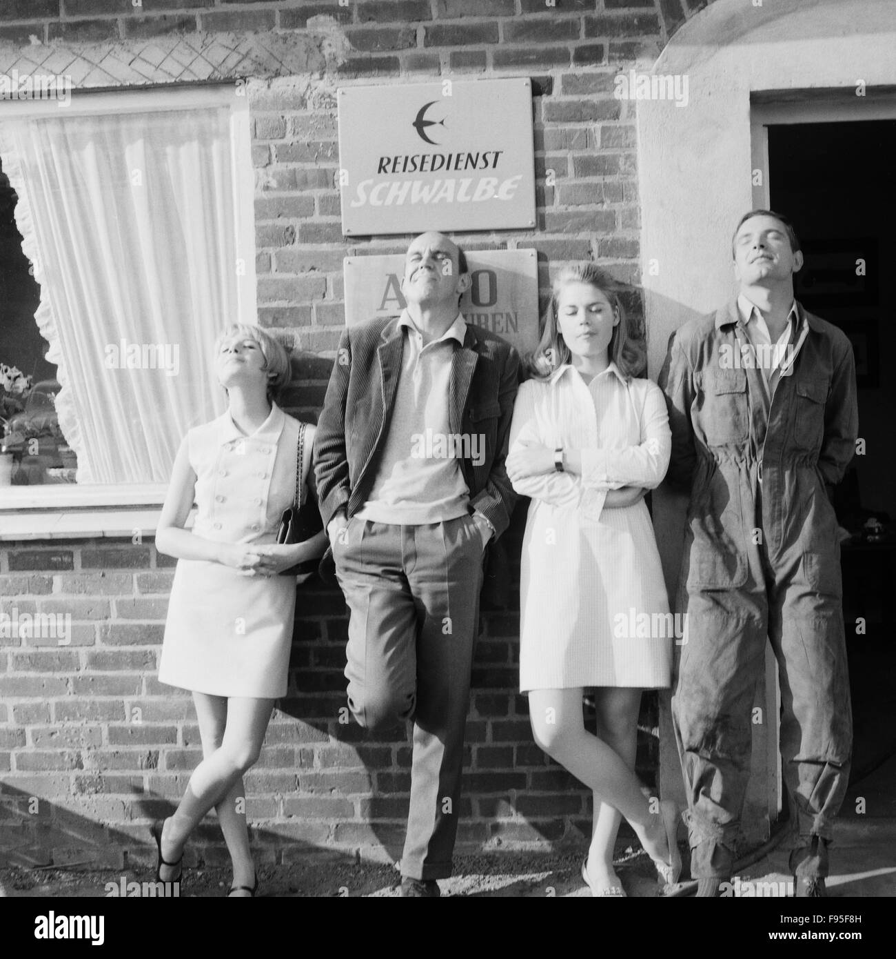 Reisedienst Schwalbe, TV-Serie, Deutschland 1968, Regie: Georg Tressler, Darsteller: Helmut Kircher, Christine Schuberth, Monika Berg, Wilhelm Fricke Stock Photo