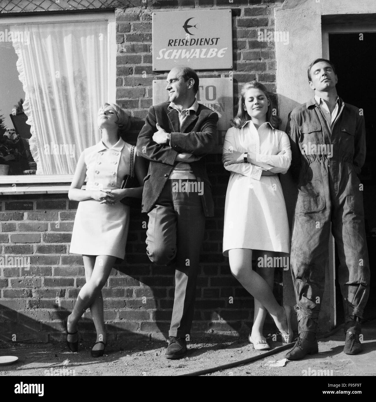 Reisedienst Schwalbe, TV-Serie, Deutschland 1968, Regie: Georg Tressler, Darsteller: Helmut Kircher, Christine Schuberth, Monika Berg, Wilhelm Fricke Stock Photo