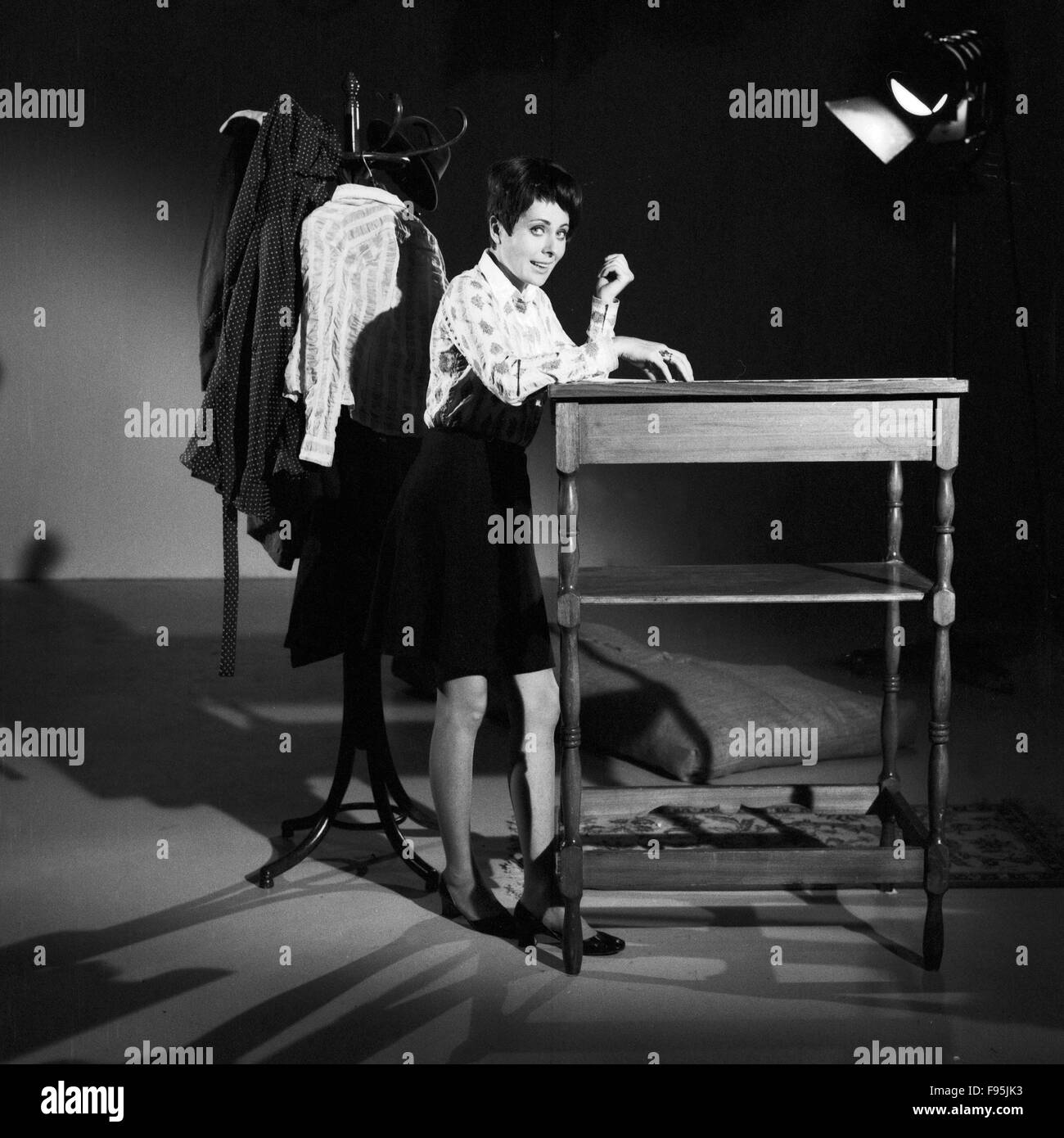 Deutsche Drehbuchautorin und Fernsehansagerin Ann Ladiges, Deutschland 1968. The German screenplay writer and television announcer Ann Ladiges, Germany 1968. Stock Photo