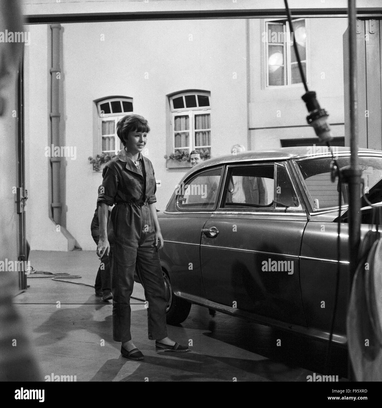 4 Frauen im Hause, Fortsetzung von 3 Frauen im Hause, Familienserie, Deutschland 1968, Regie: Hermann Leitner, Darsteller: Christin Thorn Stock Photo