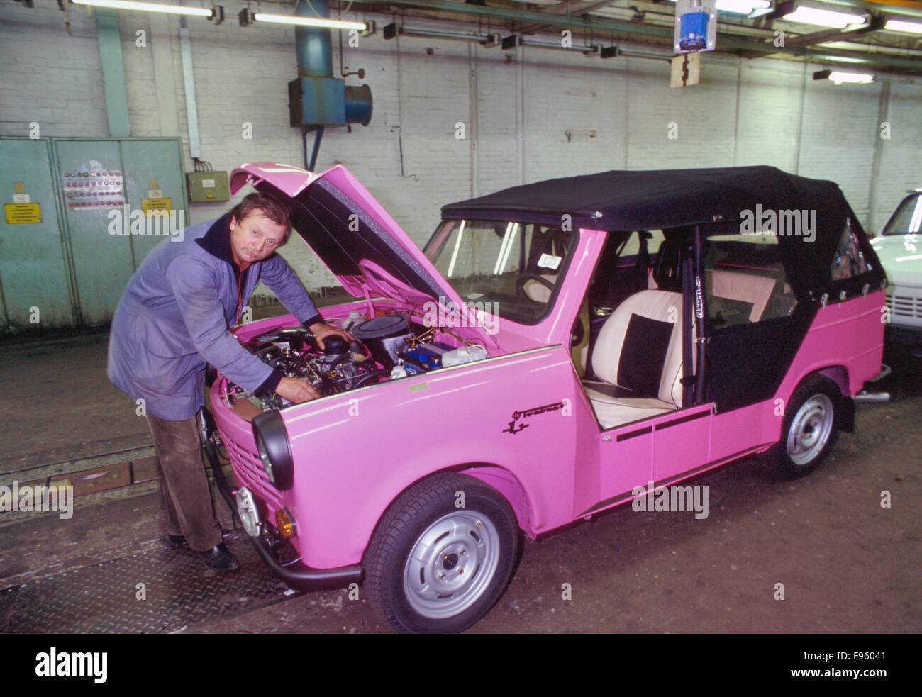 30/04/1991 - Ceremony for the last Trabant cars that leave the factory VEB Sachsenring Zwickau Automobilwerke after reunification between the German Democratic Republic (DDR) and the Federal Republic of Germany (BRD) Stock Photo