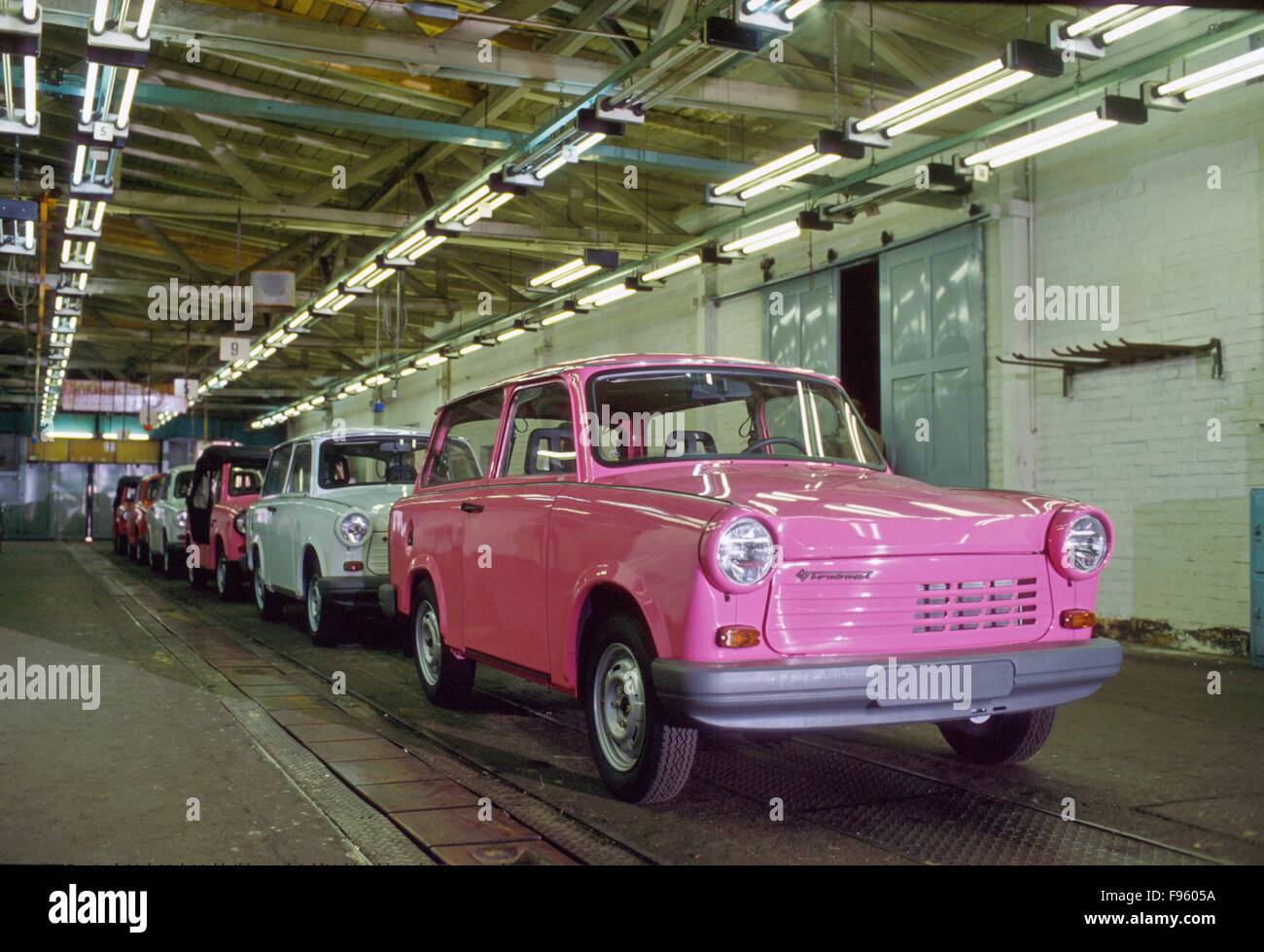 30/04/1991 - Ceremony for the last Trabant cars that leave the factory VEB Sachsenring Zwickau Automobilwerke after reunification between the German Democratic Republic (DDR) and the Federal Republic of Germany (BRD)    - le ultime automobili Trabant escono dallo stabilimento VEB Sachsenring Automobilwerke di Zwickau dopo la riunificazione fra Repubblica Democratica Tedesca (DDR) e Repubblica Federale Tedesca (RFT) Stock Photo