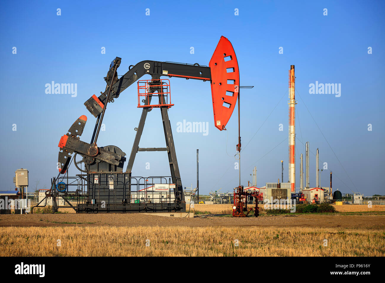 Oil pump jack and natural gas plant, Bakken Oil field, near Glen Ewen, Saskatchewan, Canada Stock Photo