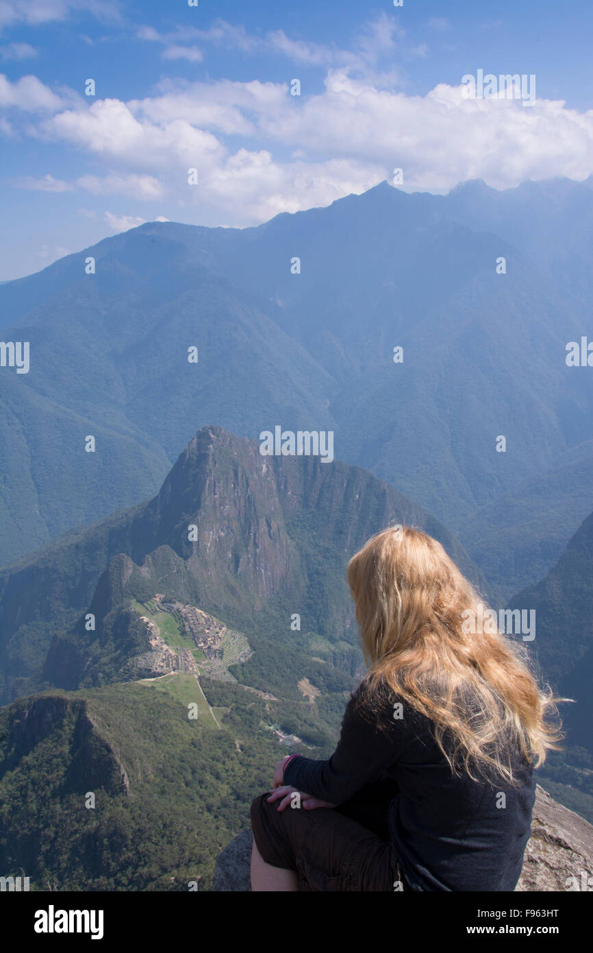 Travellers at the high vantage point of Montana Machu Picchu, Peru Stock Photo