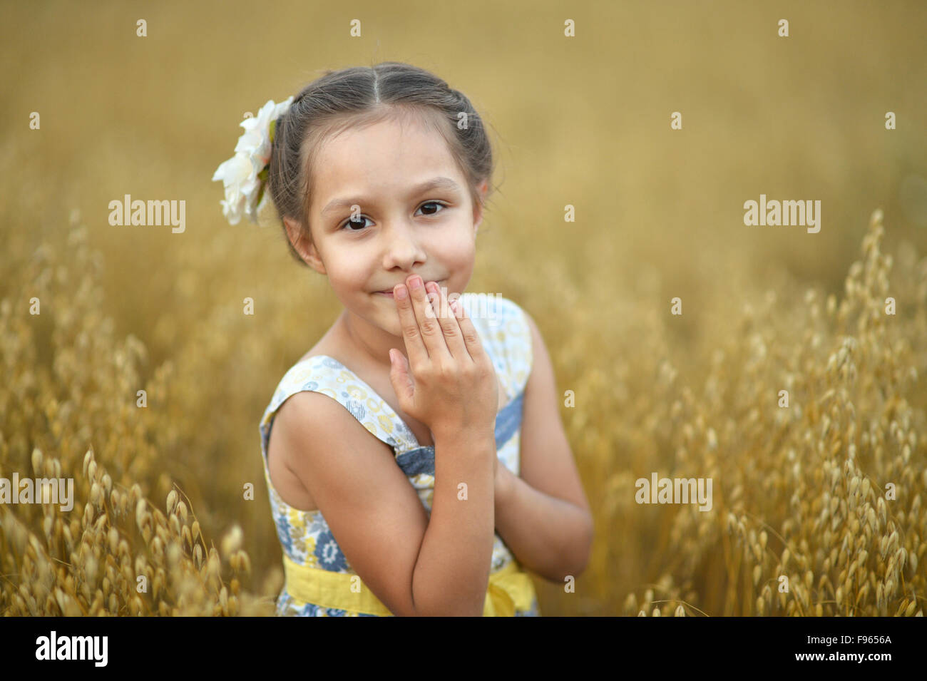 Little girl in wheat field Stock Photo - Alamy
