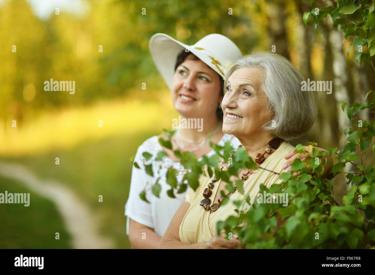 Two fashionable senior women hi-res stock photography and images - Alamy