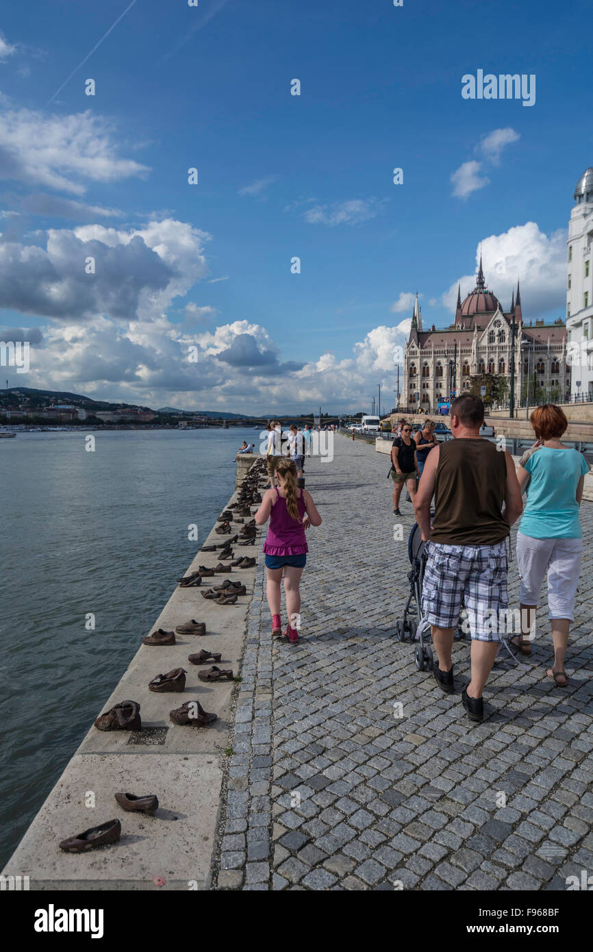 Promenade along the danube river hi-res stock photography and images - Alamy
