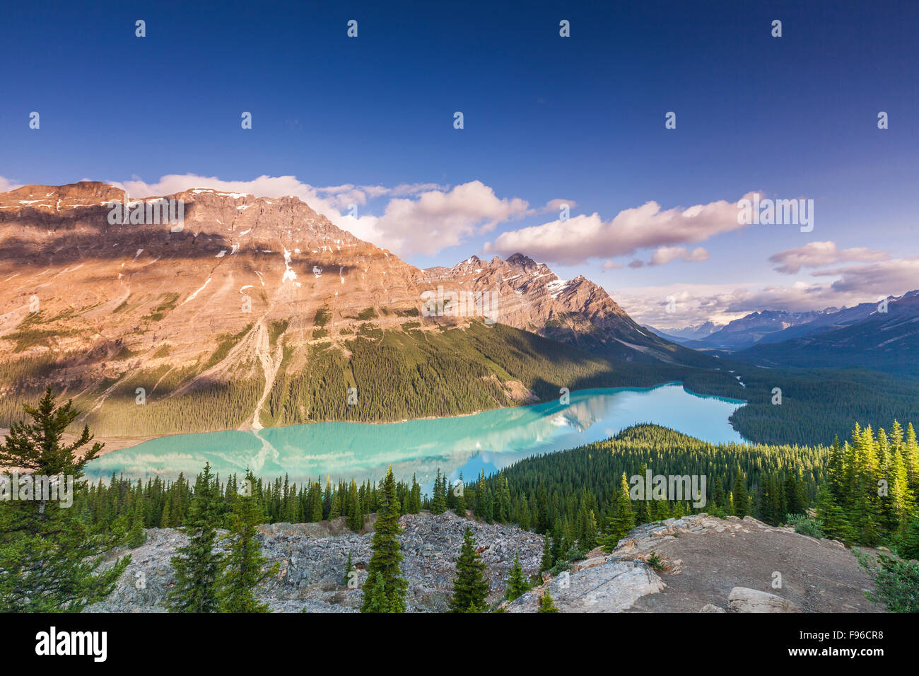 Bow summit peyto lake hi-res stock photography and images - Alamy