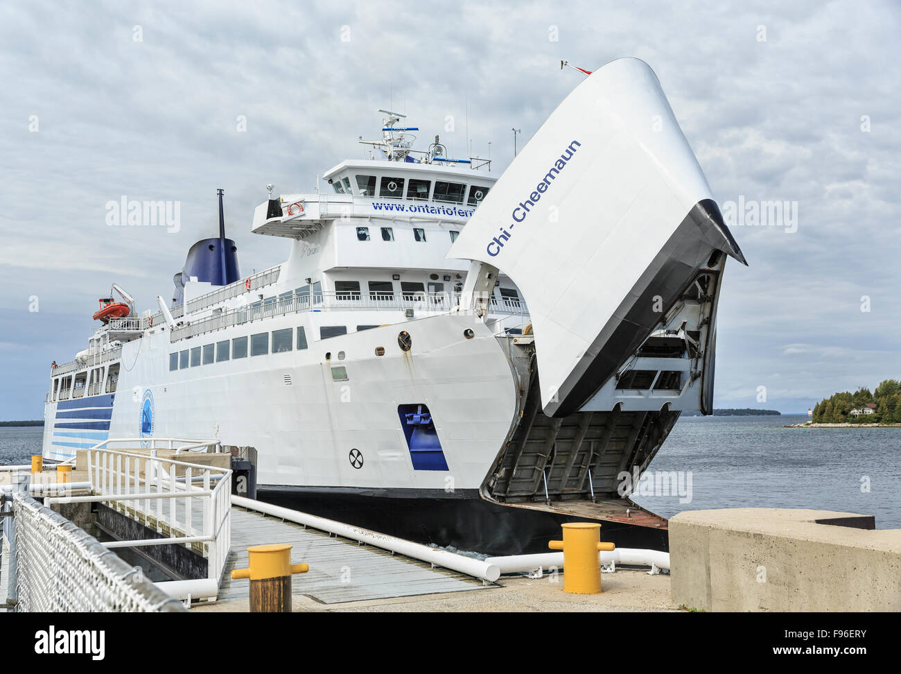 Tobermory ferry hi-res stock photography and images - Alamy