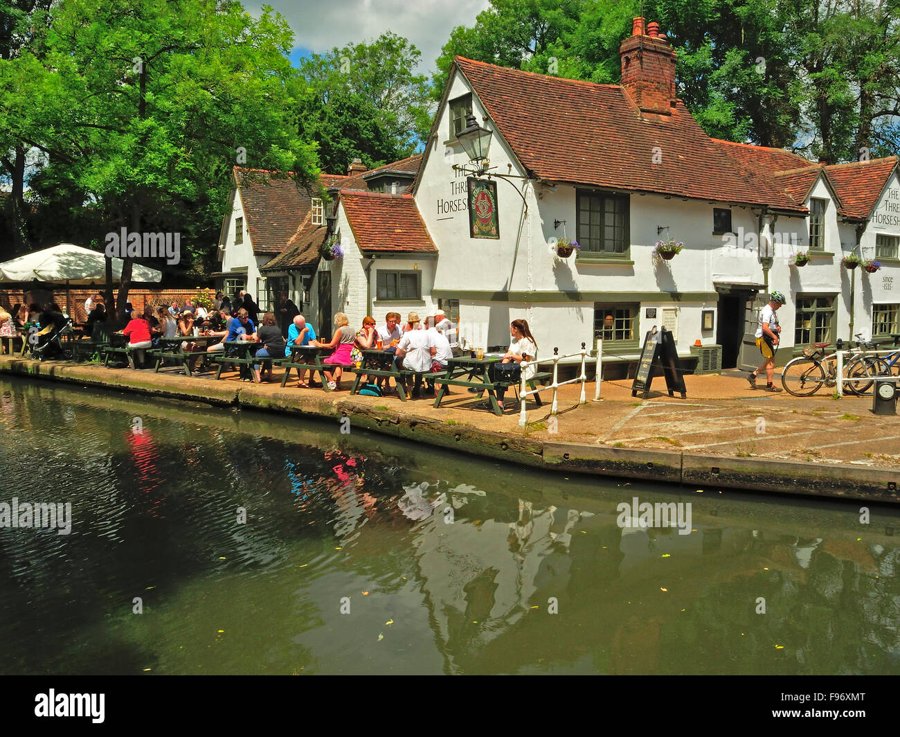 Pub and restaurant with reflection into the grand union canal hi-res