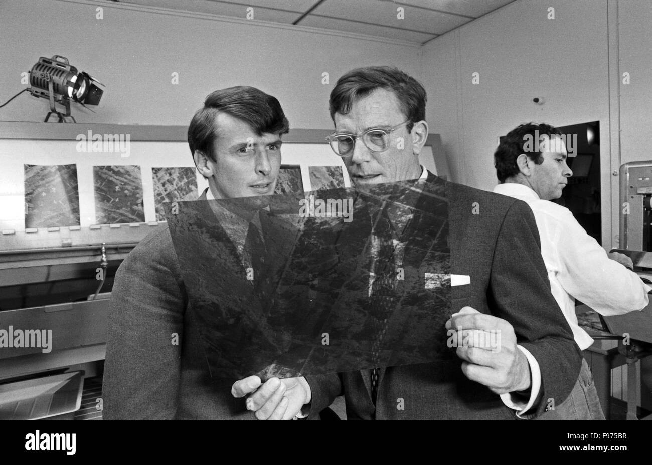 Die Kuba Krise 1962, Fernsehfilm, Deutschland 1969, Regie: Rudolf Nussgruber, Darsteller: Hellmut Lange (rechts), Helmut Förnbacher Stock Photo