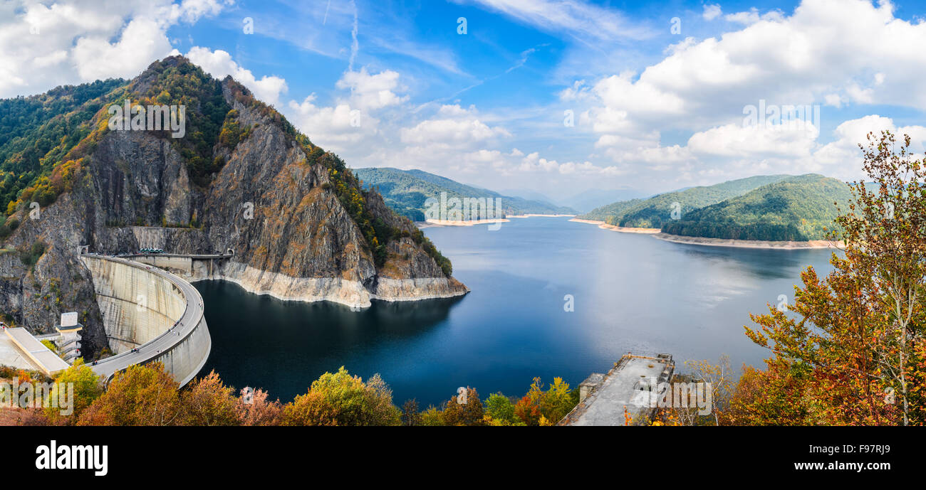 Vidraru Dam, Romania. Autumn scenery of Vidraru Lake and Dam in Carpathian Mountains, Fagaras ridge. Stock Photo