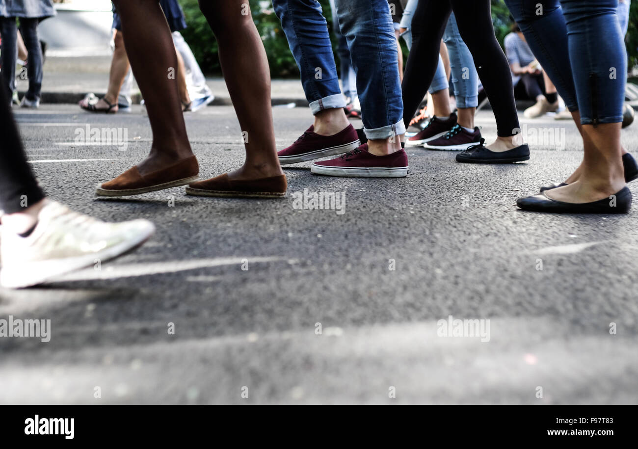 People walking on sidewalk hi-res stock photography and images - Alamy