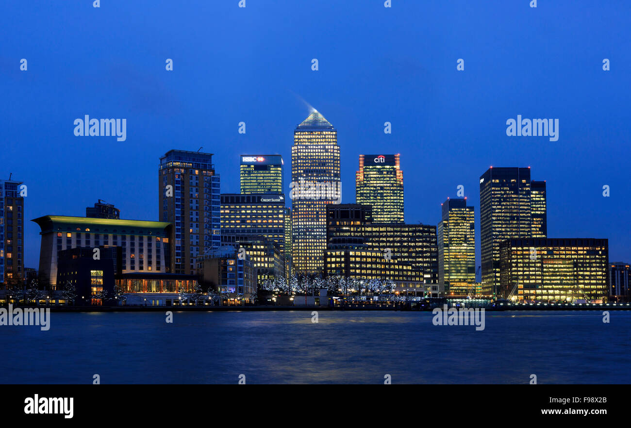 Skyline view of Canary Wharf with HQs from HSBC, Credit Suisse, Citi and JP Morgan alongside Canada Tower at dusk, London Stock Photo