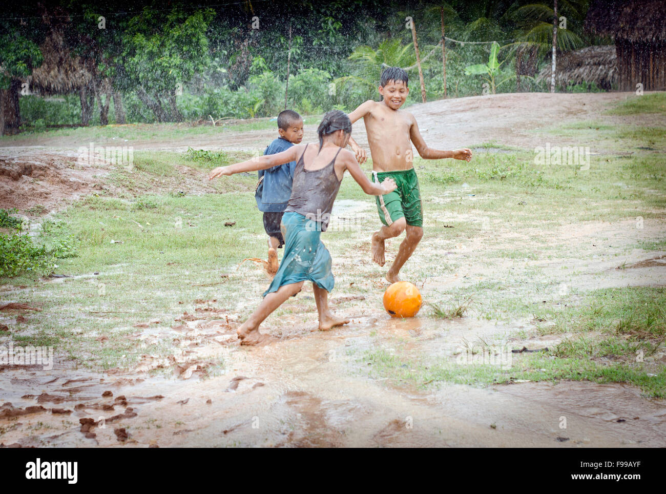 Kids playing in rain hi-res stock photography and images - Alamy