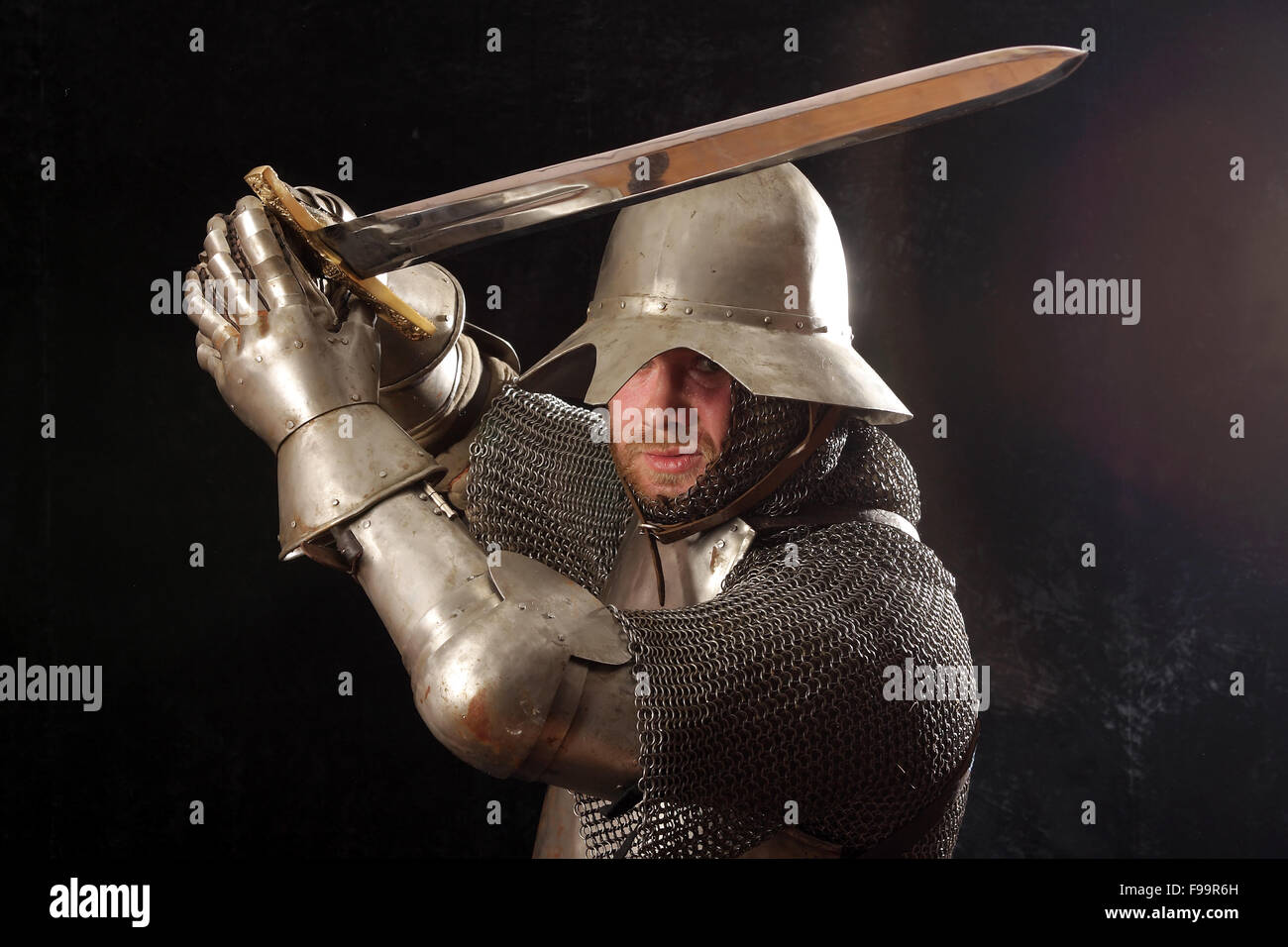 Knights in armor hi-res stock photography and images - Alamy