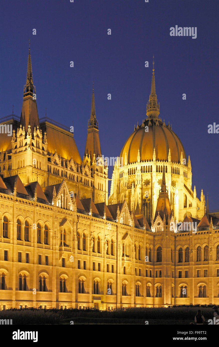 The parliament at night hi-res stock photography and images - Alamy