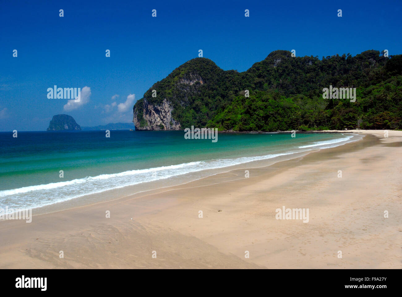 Emerald sea coconut trees hi-res stock photography and images - Alamy