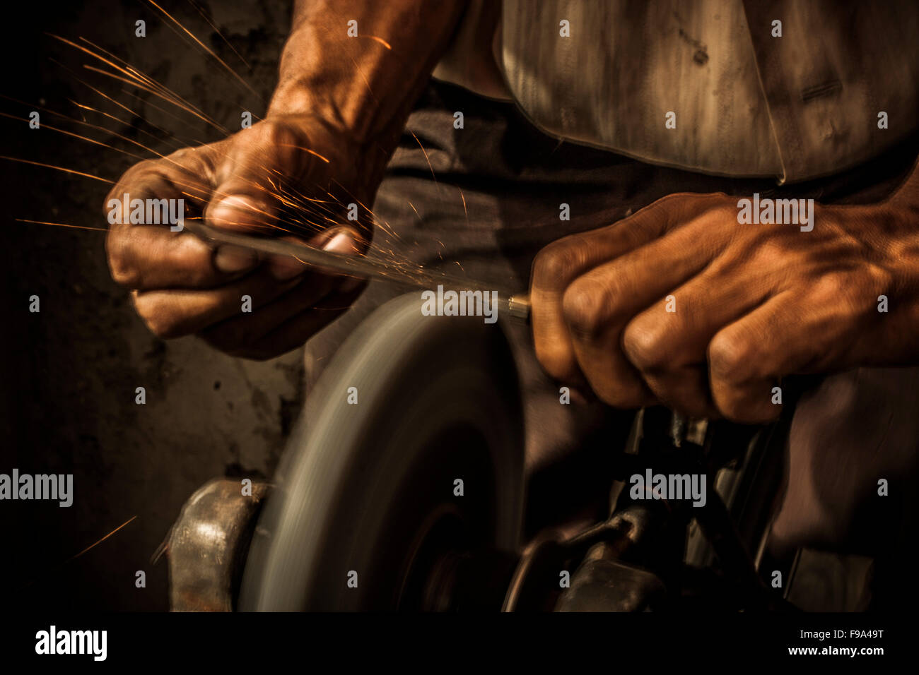 Knife grinding hires stock photography and images Alamy