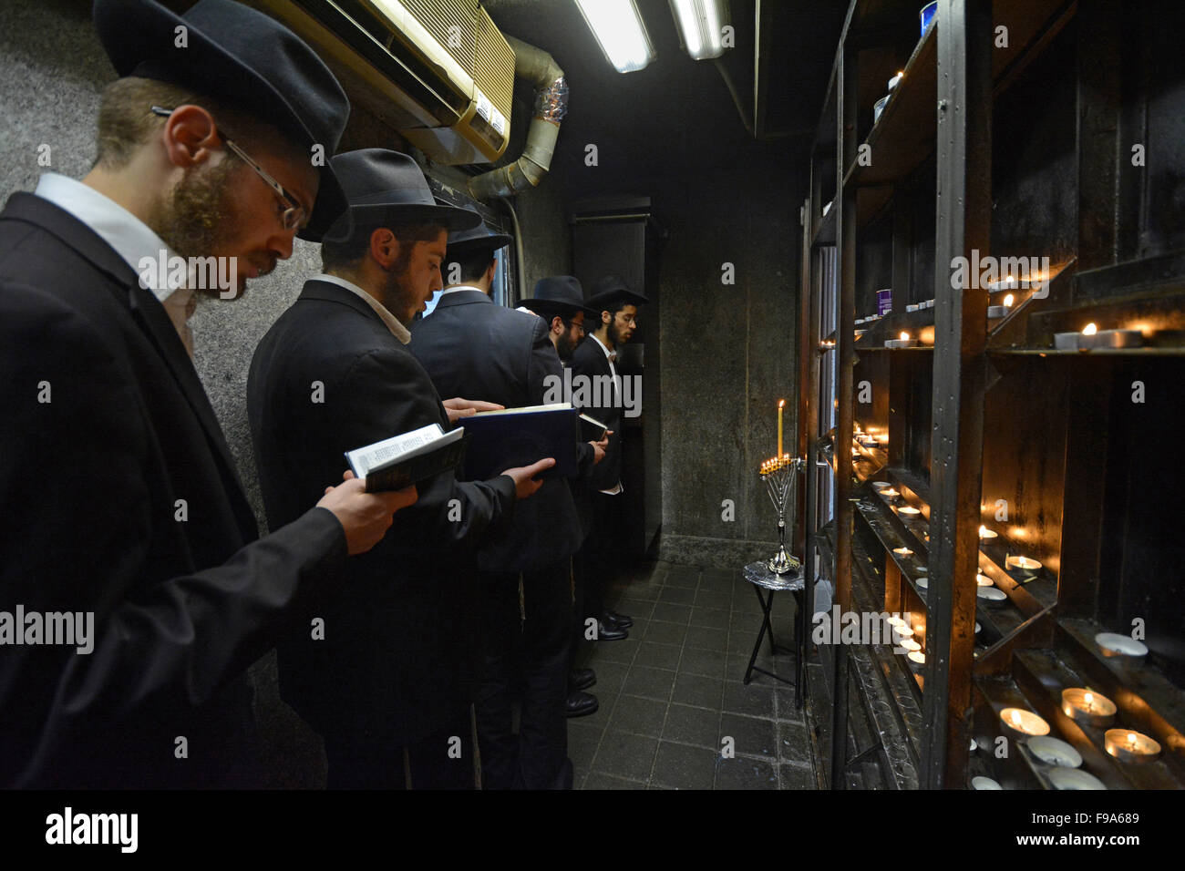 Menorah lighting hires stock photography and images Alamy