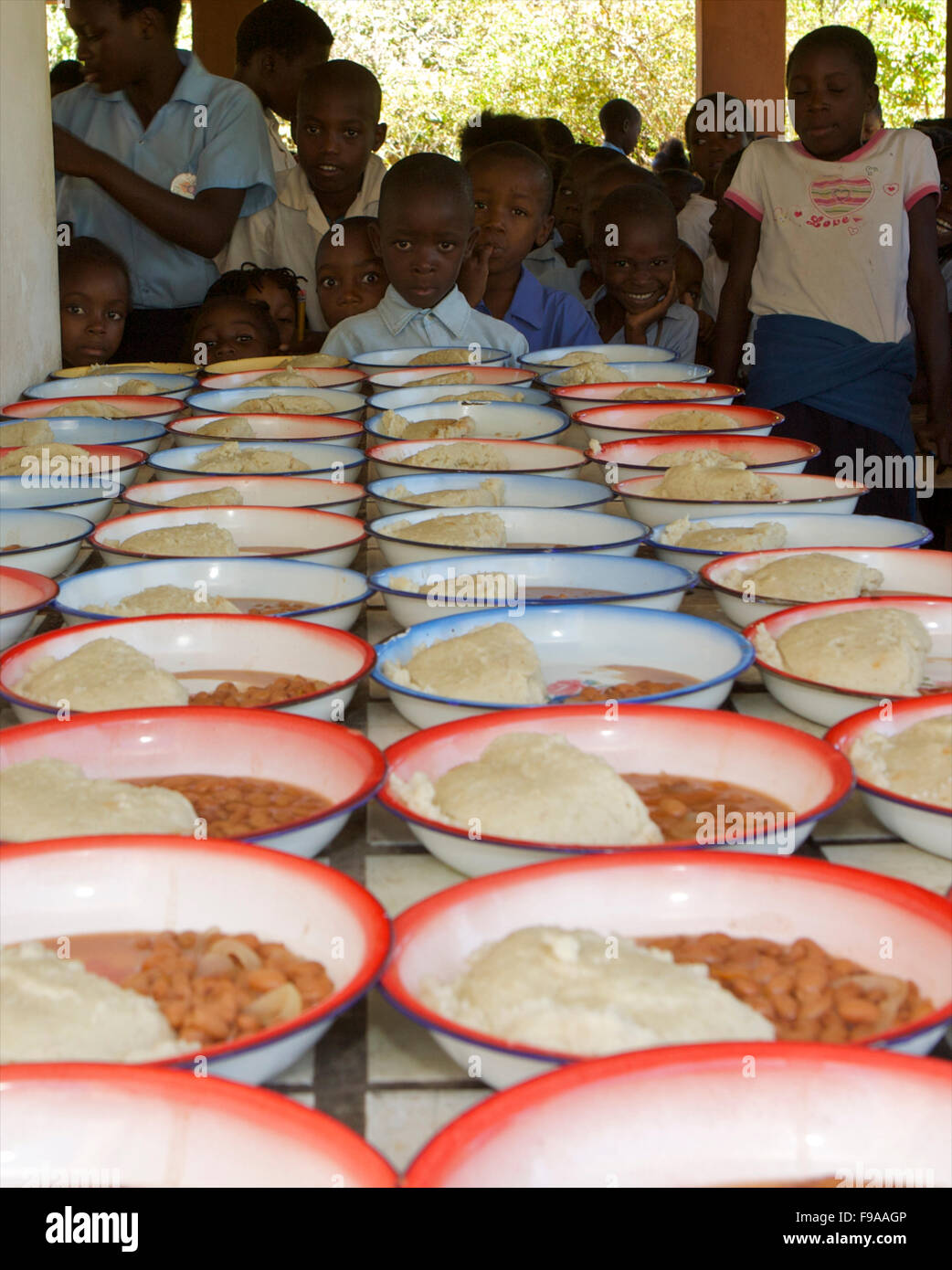 Feeding programme at the Tongabezi Trust School, Livingstone, Zambia Stock Photo