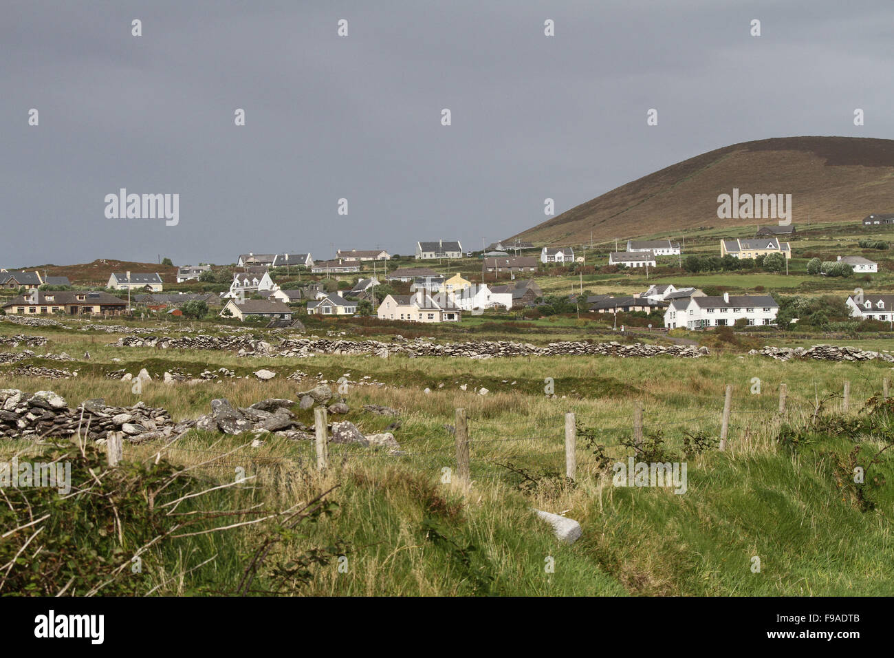 Modern houses dingle peninsula hires stock photography and images Alamy