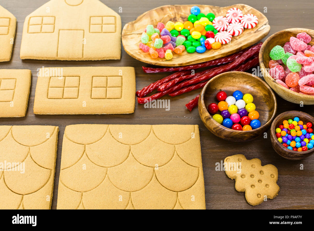 Decorating gingerbread house with royal icing and colorful candies Stock Photo Alamy