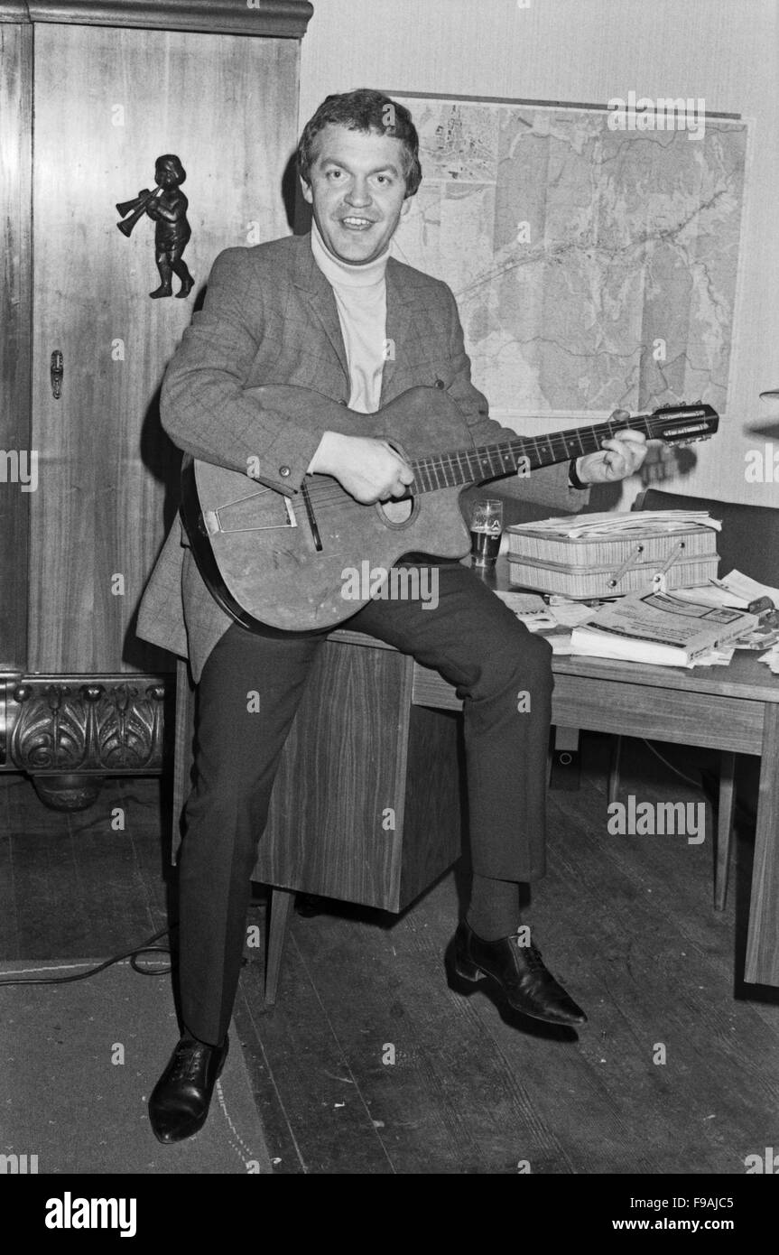 Raphael singer Black and White Stock Photos & Images - Alamy