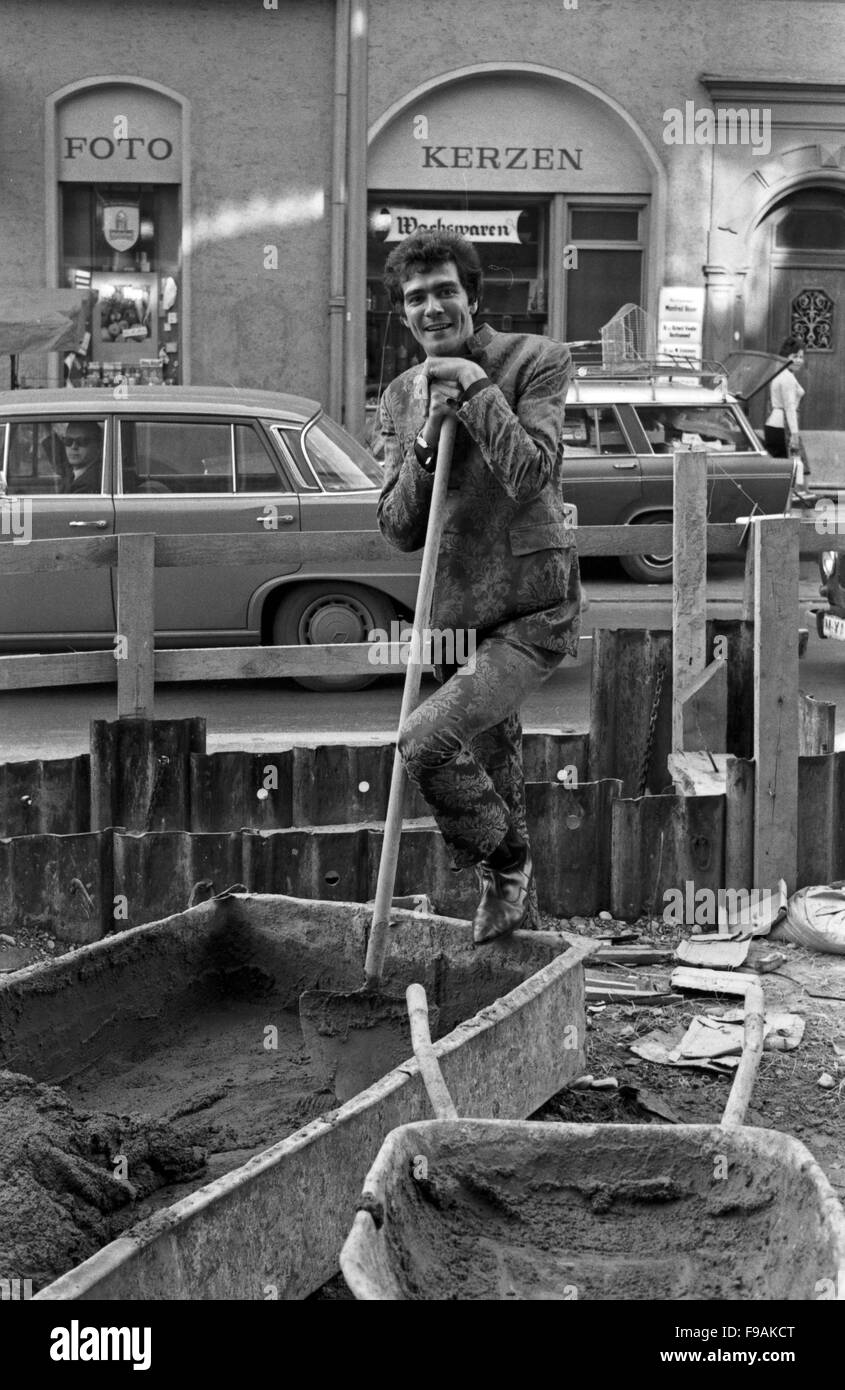 Der britische Popsänger Don Fardon in München, Deutschland 1960er Jahre. British pop singer Don Fardon at Munich, Germany 1960s. 24x36swNeg212 Stock Photo