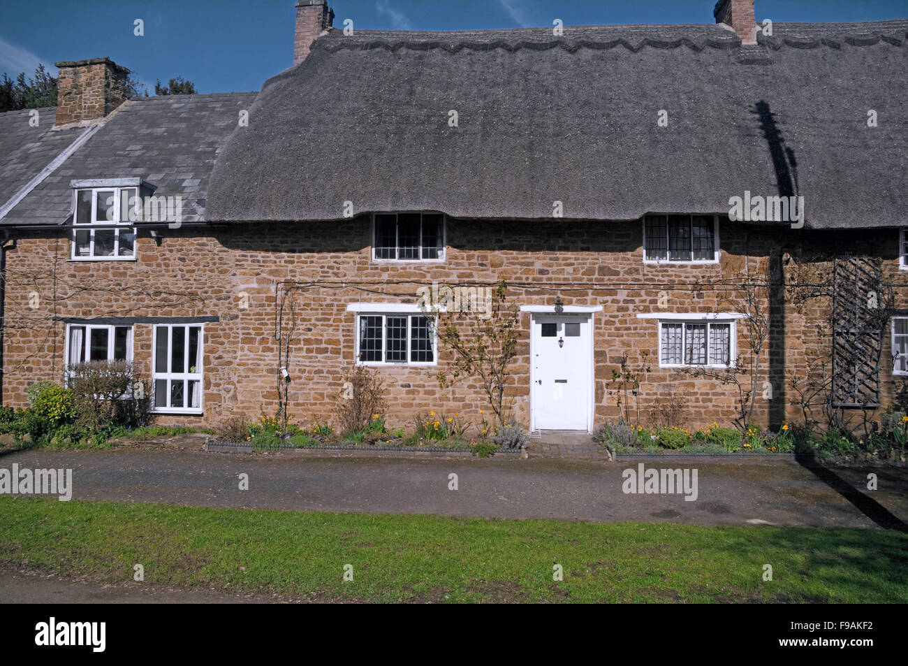 Chipping Warden, Northamptonshire, Thatch Cottage Stock Photo Alamy