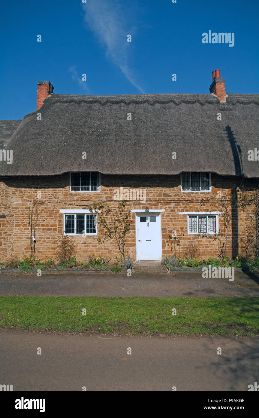 Chipping Warden, Northamptonshire, Thatch Cottage Stock Photo Alamy