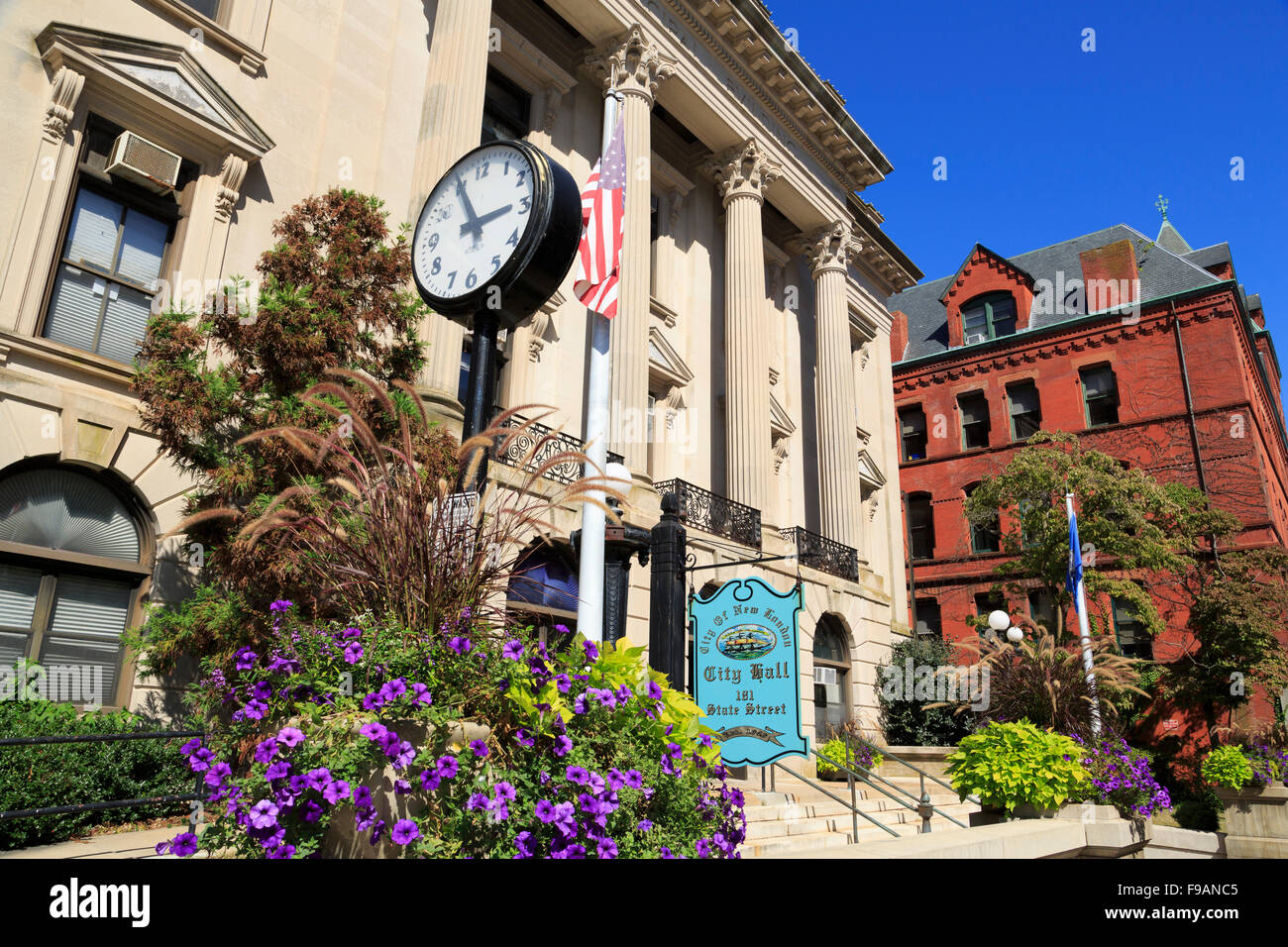 Connecticut Hall High Resolution Stock Photography and Images Alamy